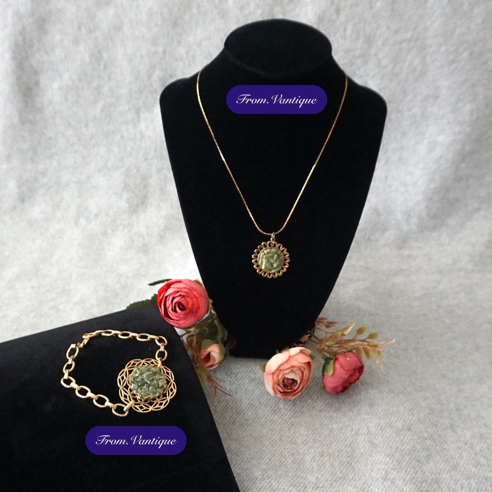 🟢🌻 VINTAGE Jade Beads Gold Flower Style Necklace + Bracelet 📿